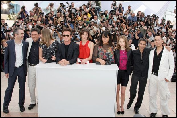 De gauche à droite : Alfonso Cuaron, Sergio Castellitto, Alexandra Maria Lara, Sean Penn, Jeanne Balibar, Marjane Satrapi, Natalie Portman, Rachid Bouchareb et Apichatpong Weerasethakul. 