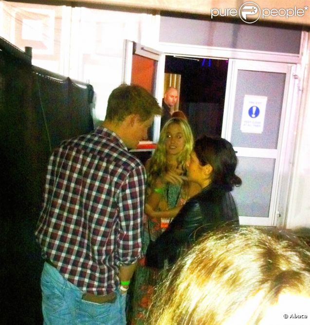 Le 25 juin 2011, le prince Harry s'est fait surprendre pour la première fois en compagnie de sa nouvelle girlfriend supposée, le mannequin Florence Brudenell-Bruce, en backstage du concert des Killers à Hyde Park.
