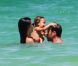 Adriana Lima en vacances à Miami avec son époux et sa fille Valentina le 31 juillet 2011