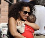 Alicia Keys et son fils Egypt dans New York le 12 juillet 2011