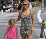 Geri Halliwell a passé ses vacances d\'été à Saint-Jean-Cap-Ferrat avec sa fille Bluebell et son boyfriend Henry Beckwith. Le 18 juin 2011