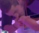 Rudy baise la main d'Aurélie, lors du prime-time de Secret Story 5, le vendredi 5 août sur TF1 !