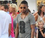 Le patron de l'Olympique Lyonnais Jean-Michel Aulas était à Saint-Tropez le 8 août 2011, où il s'est adonné à sa passion pour la pétanque sous l'oeil amusé des Brésiliens de l'OL Cris et Michel Bastos.