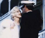 Tony Curtis et Marilyn Monroe dans  Certains l'aiment chaud , 1959.