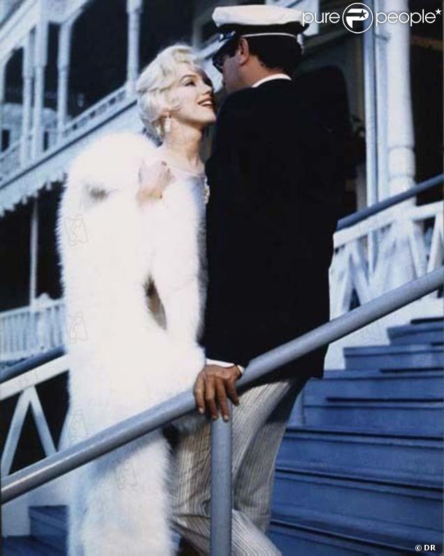 Tony Curtis et Marilyn Monroe dans  Certains l'aiment chaud , 1959.