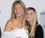 Heather Locklear pose avec sa fille Ava, mannequin et actrice à 13 ans !<br />