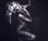 Brooke Hogan pose dans le plus simple appareil pour la PETA.