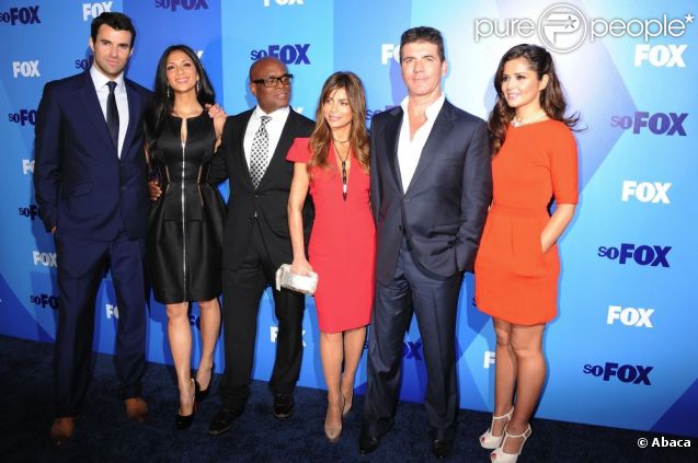 Simon Cowell entouré du jury de X-Factor USA à l'époque où Cheyl Cole faisait encore partie du casting
