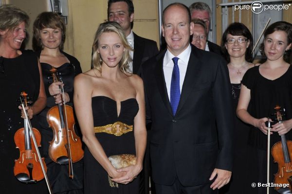 Le prince Albert et Charlene lors de la soirée de clôture du 62e Festival de Musique de Menton. Le 16 août 2011