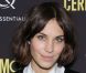 Que ce soit lors de grandes soirées ou simplement pour sortir, Alexa Chung n'en fait jamais trop en ce qui concerne son look ou son maquillage. New York, le 5 avril 2011.