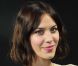 Alexa Chung avec un rouge discret et un teint frais, brille comme personne. Paris, le 8 mars 2011.