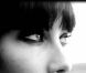 Mareva Galanter: Ses yeux noirs transpercent le clip 'How come' de Little Barrie