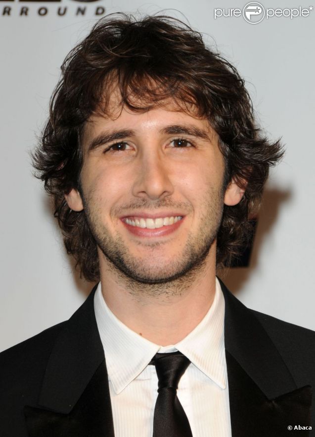  Josh Groban rejoint l'équipe de The Office ! 
 Ici en janvier 2010 à Los Angeles 