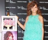 Rihanna, tout sourire, est venue à Londres pour promouvoir sa fragrance Reb\'l Fleur, le 19 août 2011.