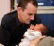 Les parents qui ont décidé de participer à l'émission Baby Boom ! Ici avec leur enfant.  