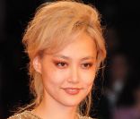 Rinko Kikuchi a posé pour le calendrier 2012 Pirelli 