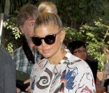 Fergie fait un défilé de mode à l'aéroport de LAX, Los Angeles le 25 août 2011