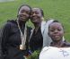 Audrey Tcheuméo partage son titre mondial fraîchement acquis avec sa maman et son jeune frère venus l'encourager pour ses premiers championnats du monde.