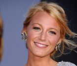 Icône fashion dans Gossip Girl, Blake Lively l\'est aussi dans les pages beauté des magazines. Grande, blonde, elle est devenue l\'une des actrices les plus demandées à Hollywood. Son sourire ultra-bright y serait-il pour quelque chose ?<br />