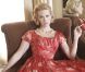 Betty Draper, interprétée par January Jones, a remit au goût du jour le look 60s avec de longues robes fleuries. 