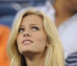 Brooklyn Decker, la sublime compagne d'Andy Roddick a tremblé durant le match de son homme lors de l'US Open le 31 août 2011.