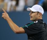 Andy Roddick a eu un petit geste envers sa femme Brooklyn Decker lors de sa balle de match, elle qui l'avait supporté tout le long de son match de l'US Open. 
