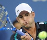 Andy Roddick a pu compter sur le soutien de sa sublime femme Brooklyn Decker alors qu'il bataillait pour se défaire de son adversaire lors du premier tour de l'US Open 
