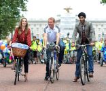 Kallye Brook lance la campagne écolo Skyride, à Londres, le dimanche 4 septembre 2011.