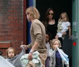 Brad Pitt et Angelina Jolie avec cinq de leurs six enfants, à Richmond le 4 septembre 2011