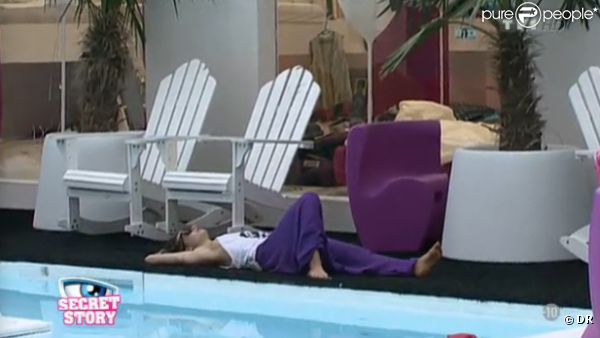 Depuis le départ de Simon, Juliette déprime (quotidienne du lundi 5 septembre 2011).