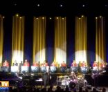 Eddy Mitchell fait ses adieux à la scène à l'Olympia. Images BFMTV du concert du 3 septembre 2011.