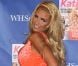 Katie Price, gonflée à bloc, dévoile presque tout de son anatomie hâlée