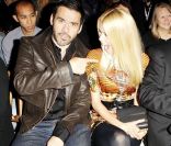Claudia Schiffer au défilé Roland Mouret à la Fashion Fringe, un show organisé en marge de la Fashion Week londonienne le 17 septembre 2011