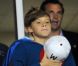 Brooklyn Beckham, main sur le coeur lors des hymnes avant le match entre le Galaxy de Los Angeles et les Vancouver WhiteCaps le 17 septembre