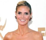 Heidi Klum sur le tapis rouge lors des 63ème Emmy Awards à Los Angeles le 18 septembre 2011