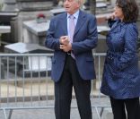Yvan Levai à l'enterrement de Georges Fillioud au cimetière du Père Lachaise, à Paris le 21 septembre 2011