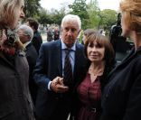 Danièle Evenou et Stéphane Collaro à l'enterrement de Georges Fillioud au cimetière du Père Lachaise, à Paris le 21 septembre 2011