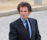 Jack Lang à l'enterrement de Georges Fillioud au cimetière du Père Lachaise, à Paris le 21 septembre 2011