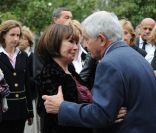 Danièle Evenou et Yvan Levai à l'enterrement de Georges Fillioud au cimetière du Père Lachaise, à Paris le 21 septembre 2011