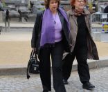 Michèle Cotta à l'enterrement de Georges Fillioud au cimetière du Père Lachaise, à Paris le 21 septembre 2011