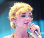 Claire Keim a chanté lors des cinquièmes Trophées du tourisme responsable au Parc des Expositions de Versailles, le 21 septembre 2011<br />