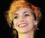 Claire Keim a chanté lors des cinquièmes Trophées du tourisme responsable au Parc des Expositions de Versailles, le 21 septembre 2011<br />