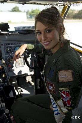  Visite de Laury Thilleman, Miss France 2011, au Groupe de Ravitaillement en Vol 02.092 ''Bretagne'' du jeudi 22 septembre 2011. 
 &nbsp; 
 &nbsp; 
