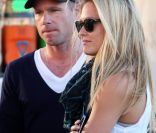 Bar Refaeli et son compagnon David Fisher. Eté 2011. Saint-Tropez