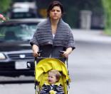 Tiffani Thiessen avec son mari Brady Smith et sa fille Harper, le 17 septembre 2011