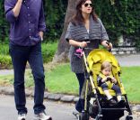 Tiffani Thiessen avec son mari Brady Smith et sa fille Harper, le 17 septembre 2011