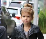 Jessica Alba, son époux Cash Warren et leur fille Honor lors d'une balade dans les rues de Los Angeles. Le samedi 24 septembre 2011