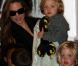Angelina Jolie quitte la maison de Gwen Stefani après avoir passé l'après-midi avec leurs enfants le 26 septembre 2011