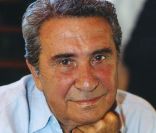 Emporté le 18 décembre 2011 par un cancer des poumons, Gilbert Bécaud, le volcanique Monsieur 100 000 Volts, recevra des hommages vibrants, en images, en musique et en souvenirs, pour le dixième anniversaire de sa disparition.