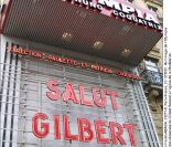 L'hommage de l'Olympia à Gilbert Bécaud, quelques jours après sa mort survenue le 18 décembre 2001. 